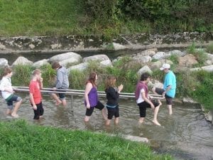 Anlage Chlostermatte, Schüler beim Wassertreten